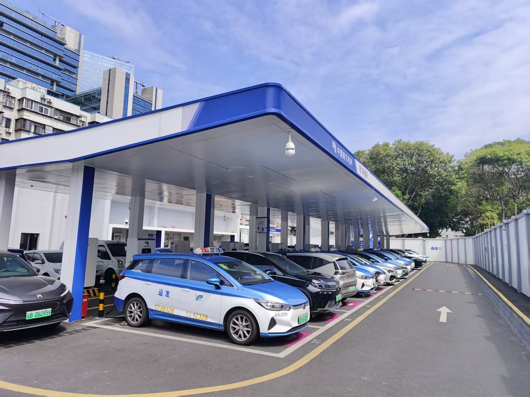 莲花山超级充电站